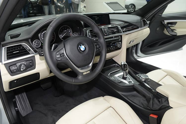 BMW ven man BMW 330e phien ban chay dien-Hinh-7